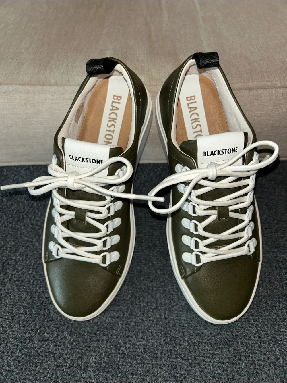 Blackstone Olive & White Low-Top Lace-Up Sneakers